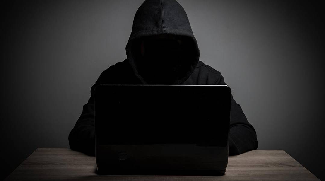 Una serie de ciberataques en Facebook utilizan publicidad provocativa para robar cuentas personales