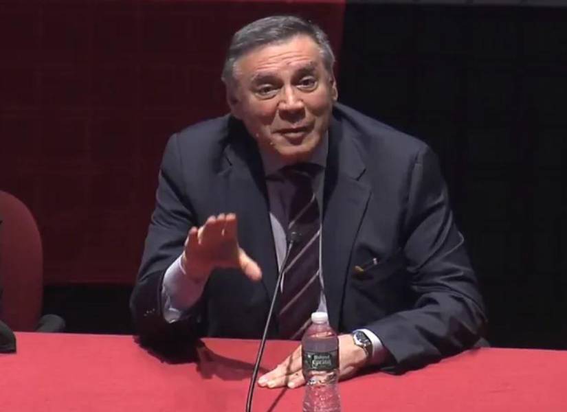 Jamil Mahuad durante una conferencia en Brasil
