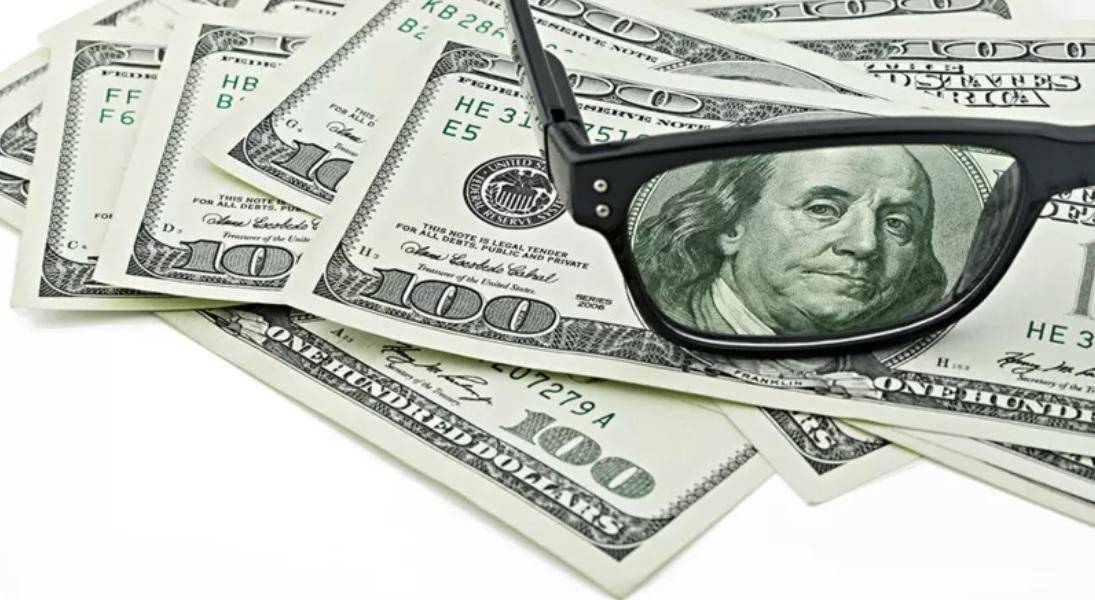 La engorrosa tarea de conseguir dólares de cara grande en Argentina (y por qué la gente rechaza los de cara chica)