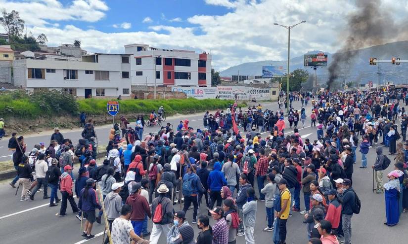 Manifestantes de Cotacachi y Otavalo marcharon hacia la Gobernación de Imbabura