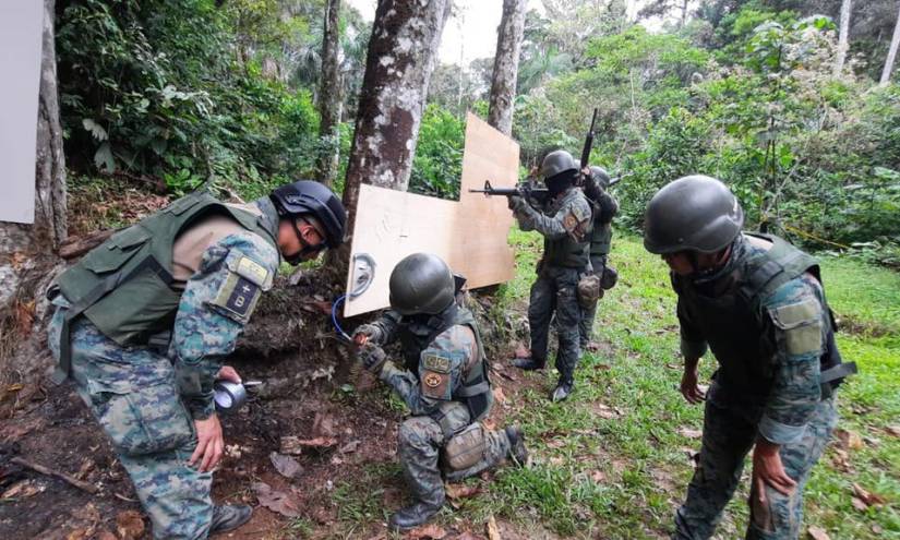 Decomisan material explosivo, artículos de contrabando y droga en frontera Ecuador-Colombia