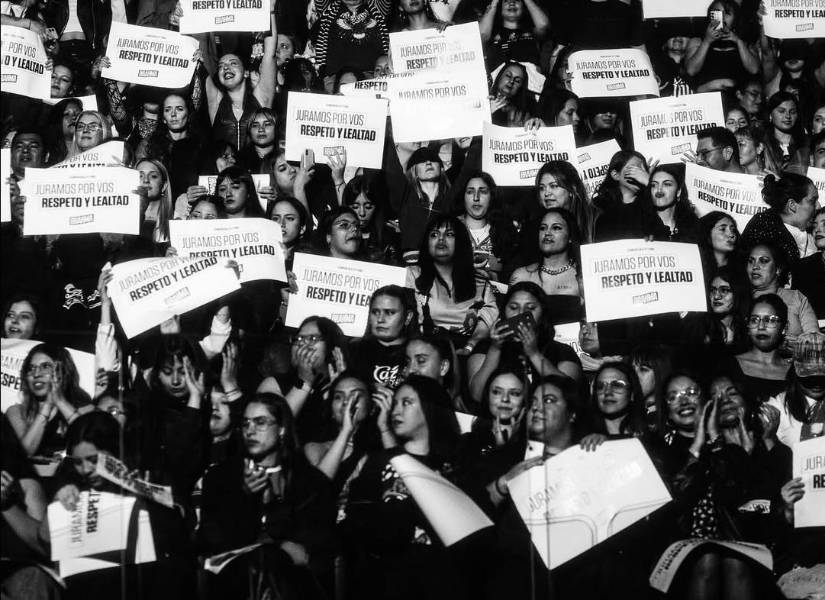 Fanáticos de Cazzu en su concierto.
