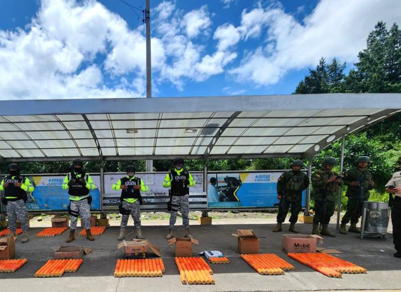 El Cuerpo de Vigilancia Aduanera decomisó explosivos durante control en Machachi, sur de Pichincha