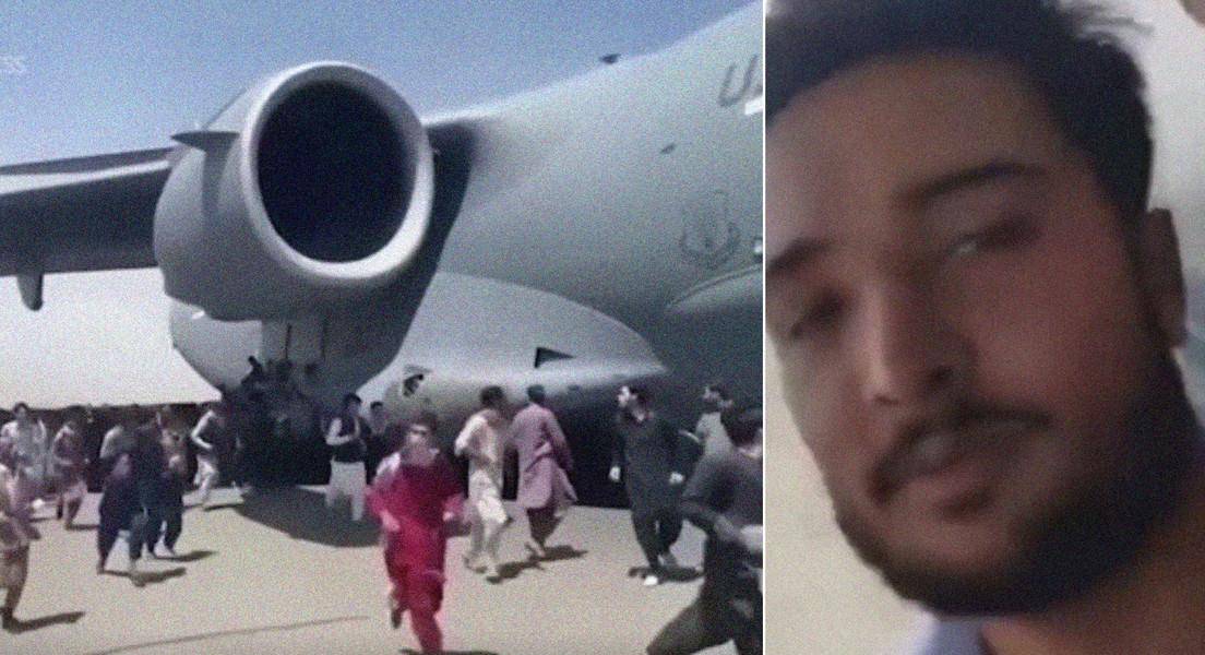 Un hombre se graba a sí mismo aferrado a un avión que despega del aeropuerto de Kabul