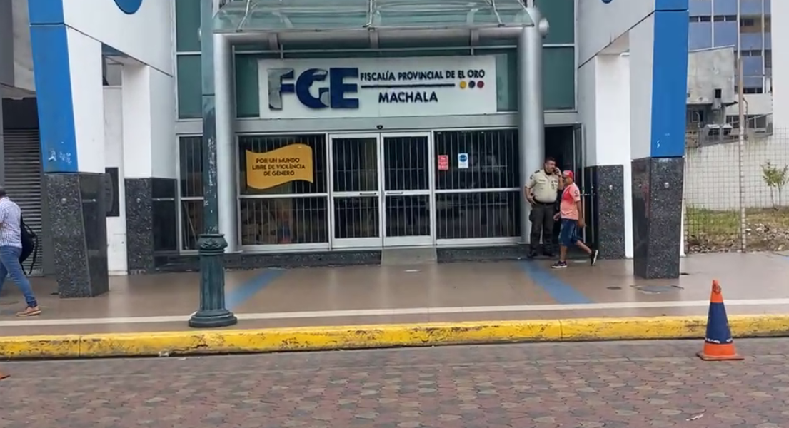 Una falsa alarma de bomba provocó evacuación de personal de la Fiscalía General en Machala