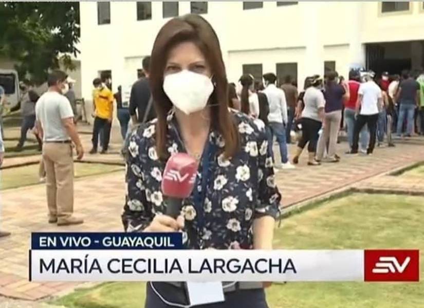 María Cecilia Largacha en una cobertura durante la pandemia de covid-19 en el año 2020, en Guayaquil.