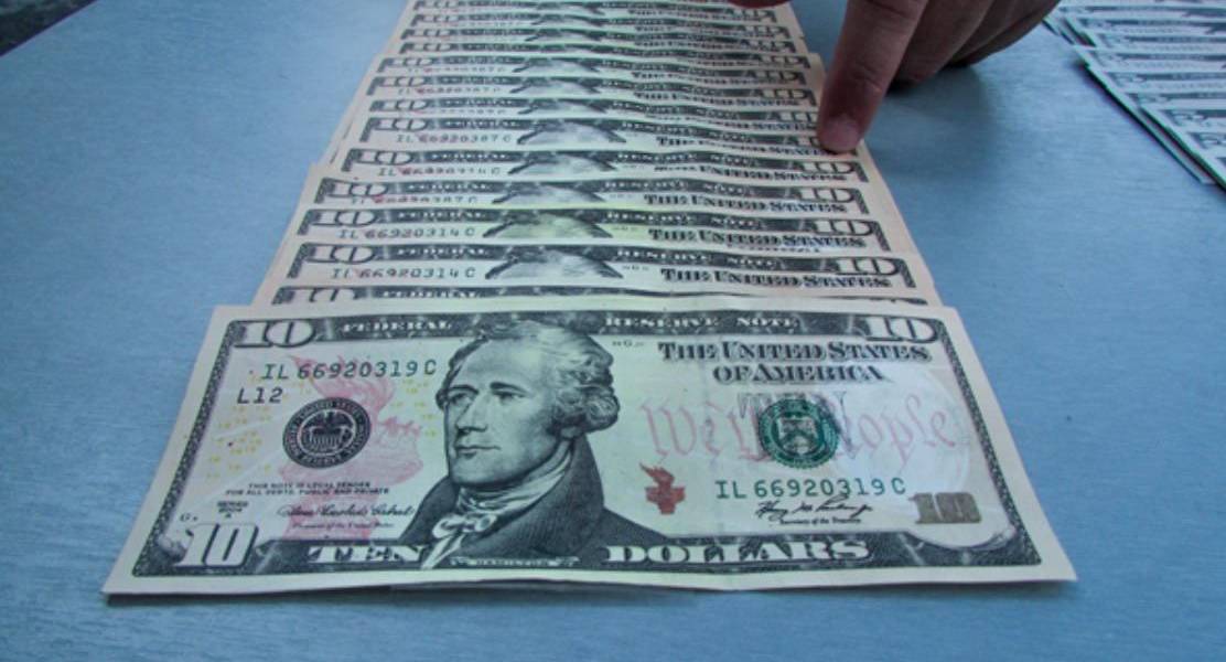 Detienen a 4 extrajeros por ofrecer préstamos con dinero falso en Quito