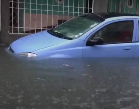 Babahoyo quedó inundada tras una intensa lluvia que duró seis horas