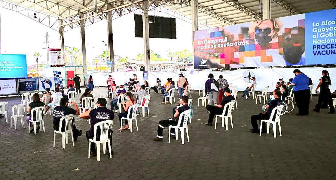 Municipio de Guayaquil entregará kits alimenticios por vacunarse