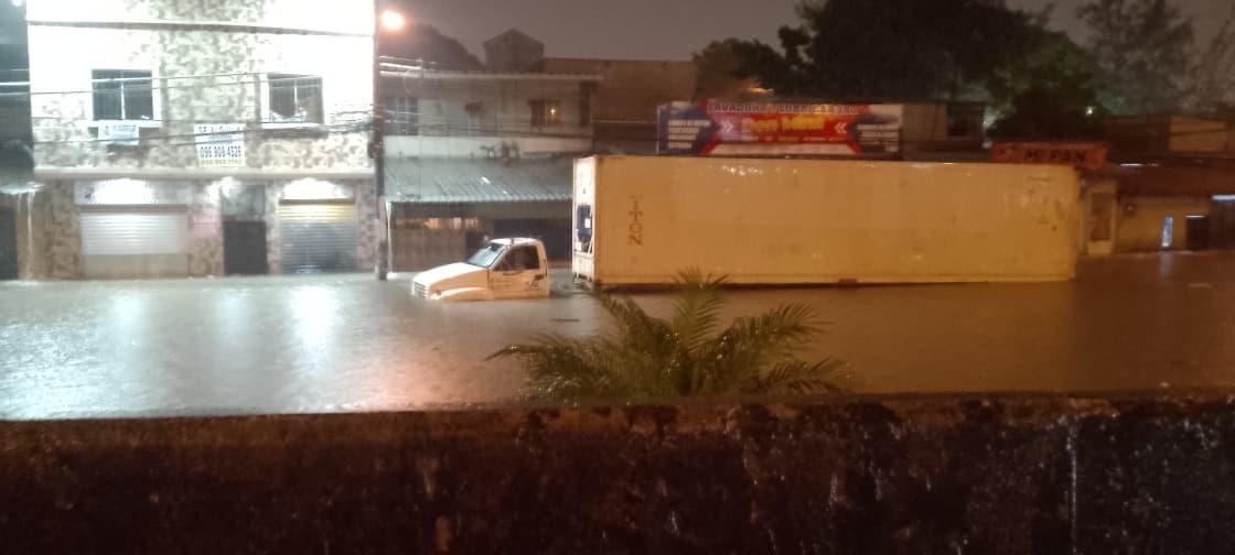 Guayaquil soportó lluvias por 13 horas entre el 1 y 2 de abril, con 65 sectores inundados