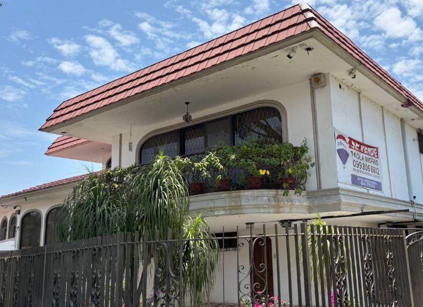 Las casas del Centenario llaman la atención por su imponencia.