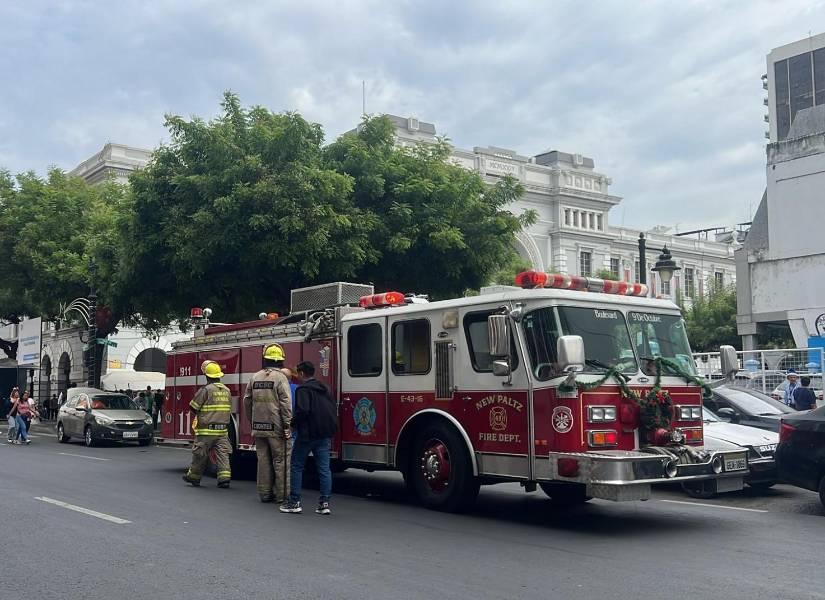 Un obrero resultó herido tras el colapso de un andamio en la Universidad de las Artes, en Guayaquil