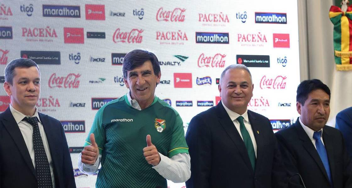 Gustavo Costas firma como seleccionador de Bolivia y pide unión