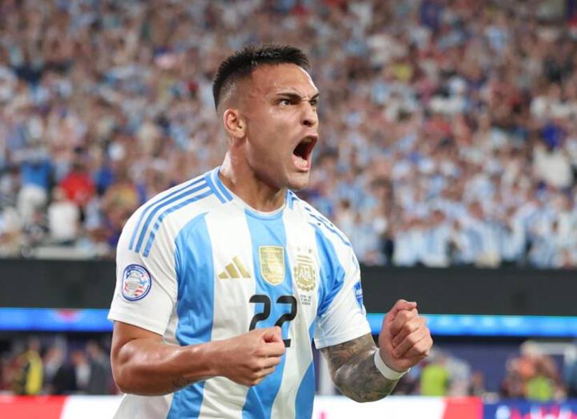 Lautaro Martínez con la selección argentina.