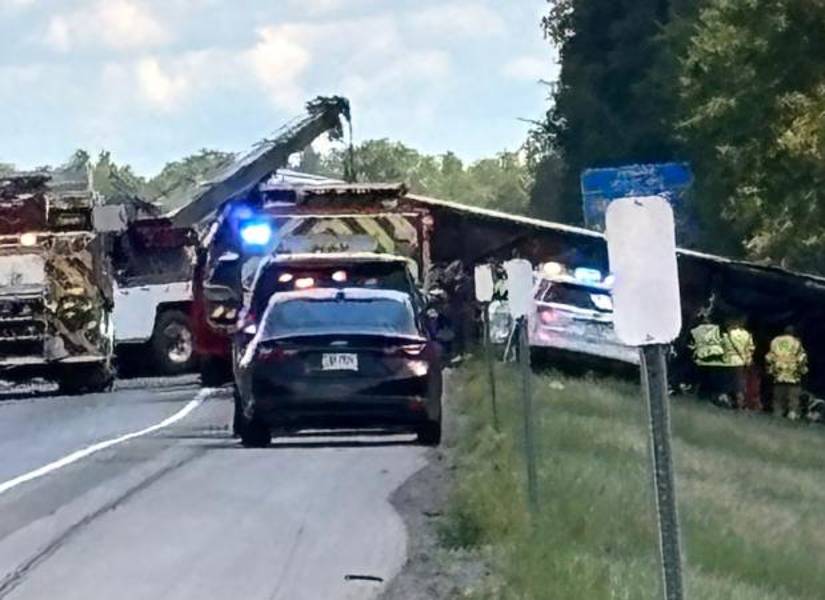 Foto del accidente del bus de turismo desde el tráfico