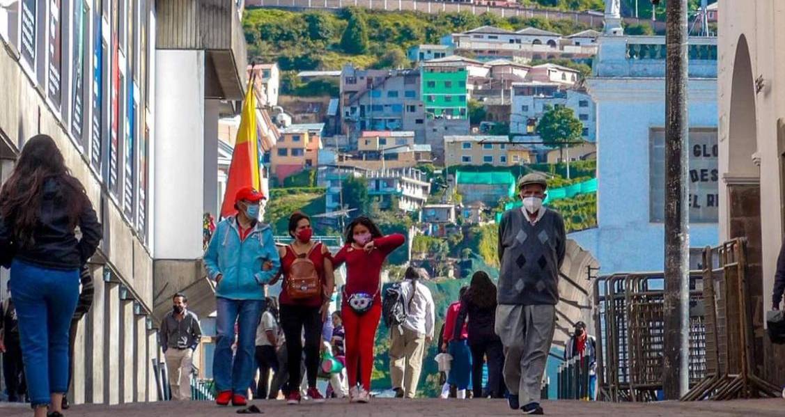 El primer día de feriado llevó a cientos de visitantes a recorrer sitios emblemáticos de Guayaquil, Quito y Cuenca
