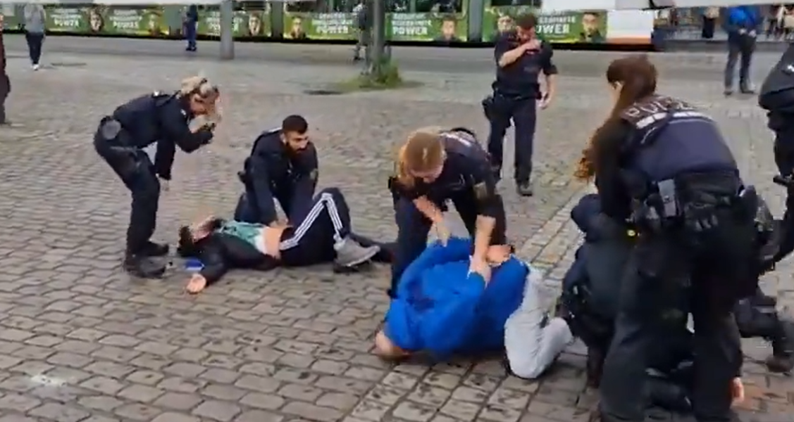 Ataque con cuchillo en Mitin contra activista del islamismo y deja tres heridos