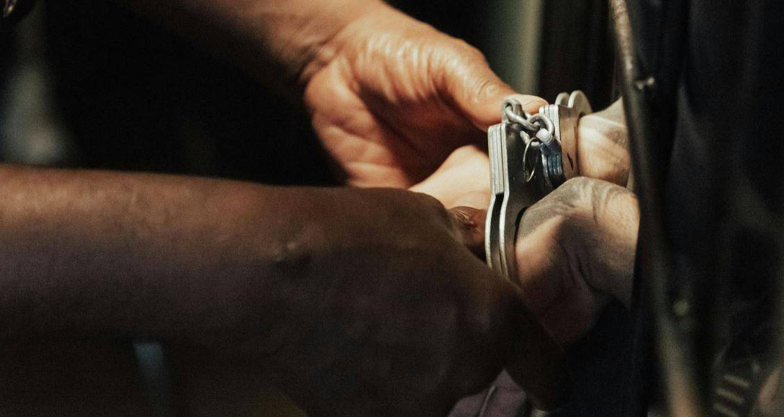 Tres presuntos extorsionadores de locales comerciales en Ambato fueron detenidos