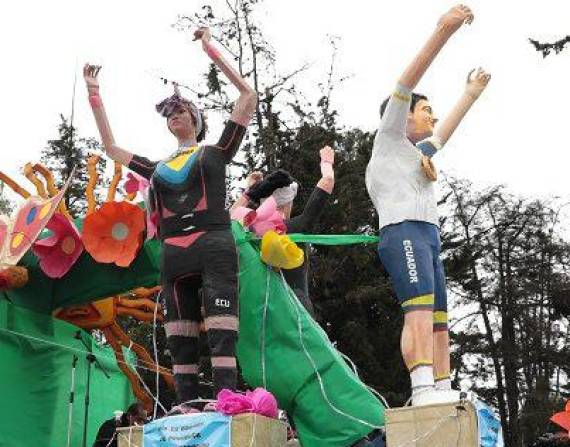 En la avenida Amazonas se organiza un festival de monigotes (foto referencial).