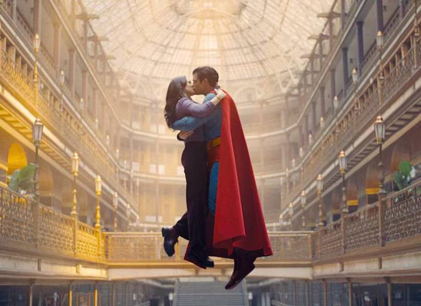 Escena de beso eliminada en la versión india de Superman.