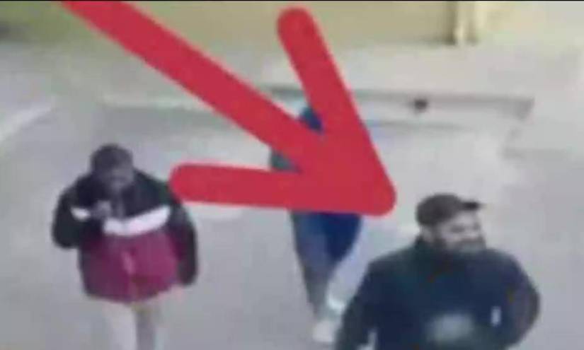 Imagen provista de Leandro Norero, caminando por los pabellones de la cárcel de Cotopaxi.