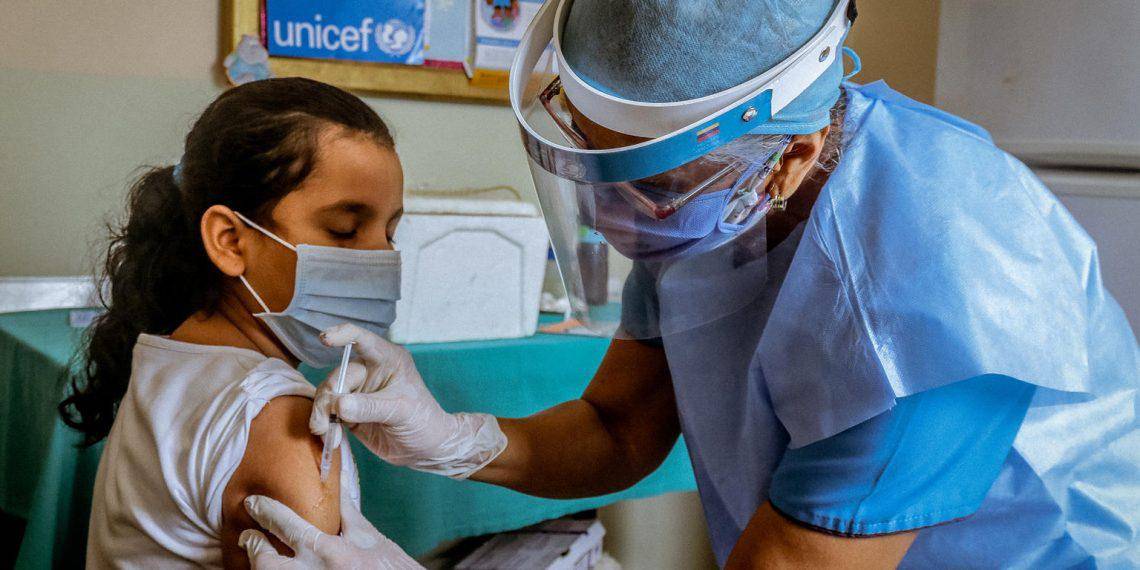 Ecuador vacunará con Pfizer y Sinovac a niños de 5 a 11 años