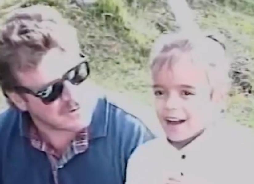 Karolina Giraldo de niña, en un famoso video donde canta.