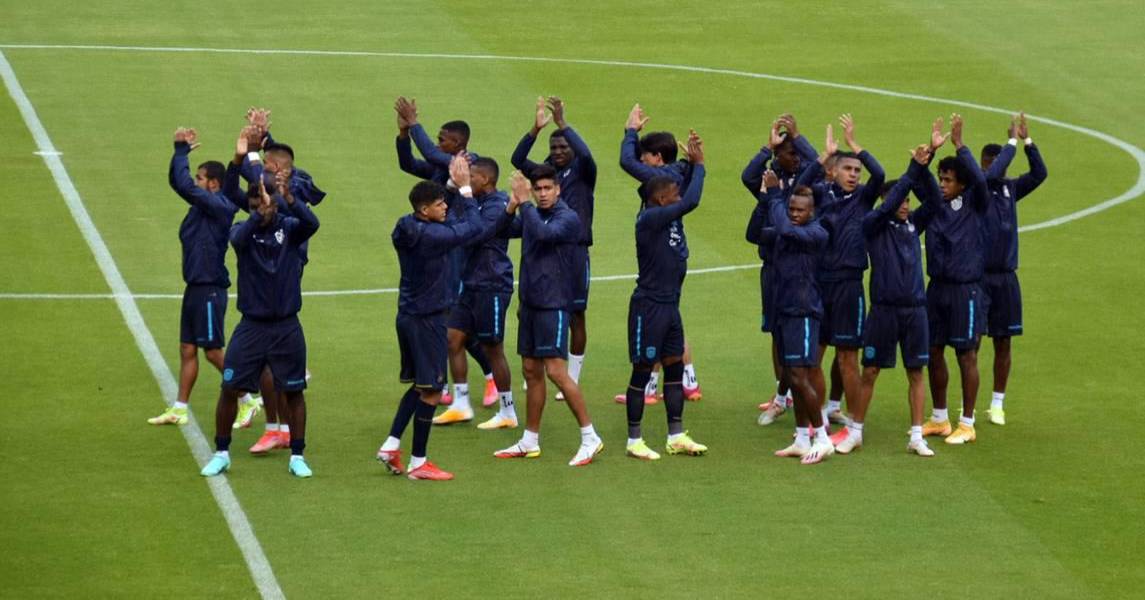 La selección de Ecuador está en Paraguay y espera por Joao Rojas