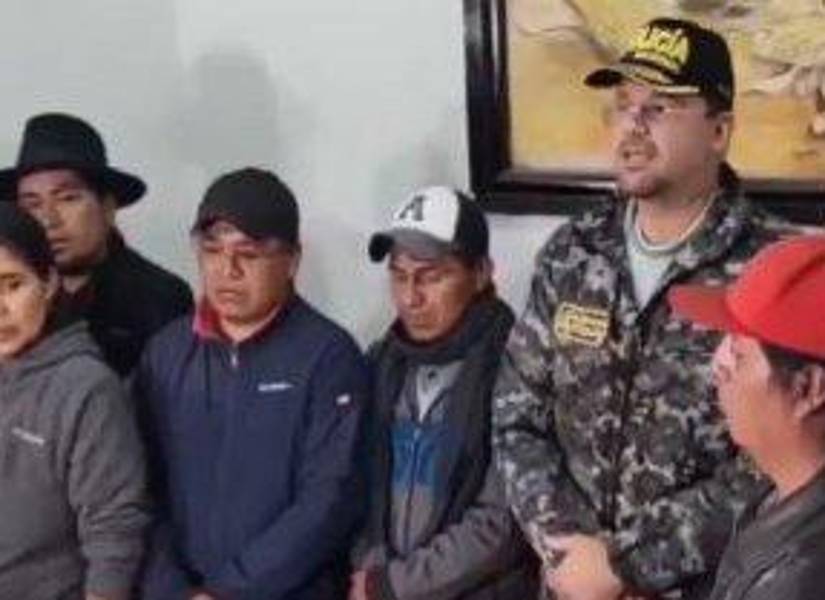 Reunión del ministro Reimberg con dirigentes indígenas.