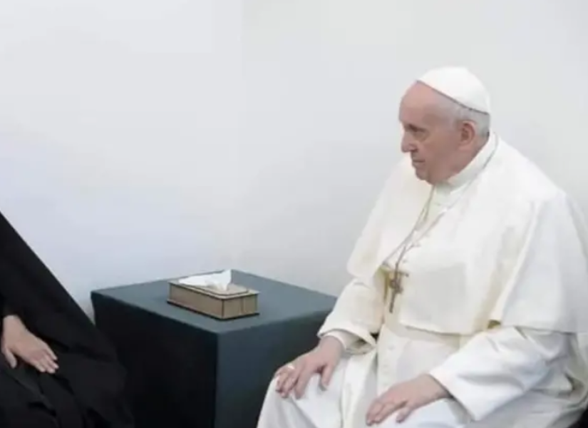 El papa Francisco se reunió durante 45 minutos con el principal líder religioso chiita, el ayatolá Ali Al Sistani.