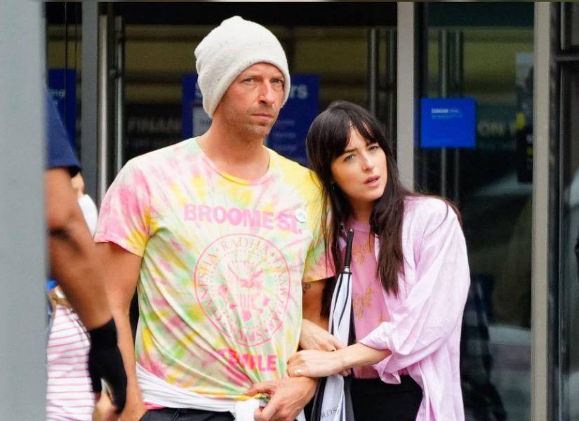 Chris Martin y Dakota Johnson en 2024.