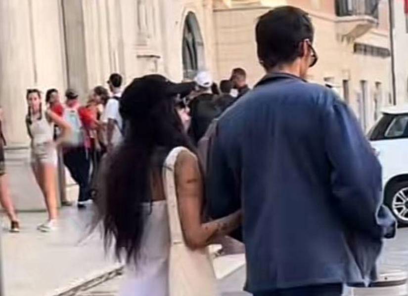 Zoë Kravitz y Harry Styles en las calles de Roma.
