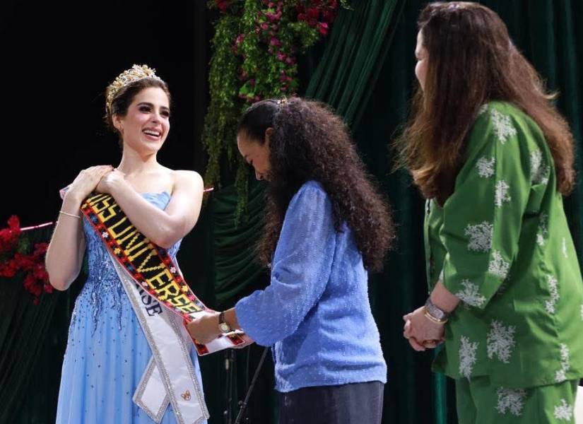 Fátima Bosch recibida por las autoridades de Tabasco.