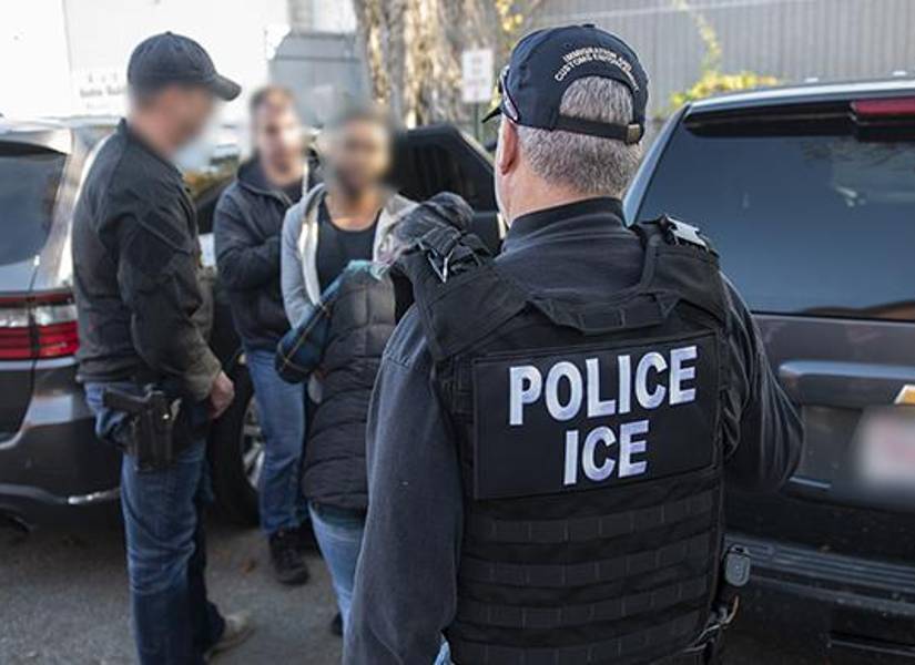 Agentes de ICE.