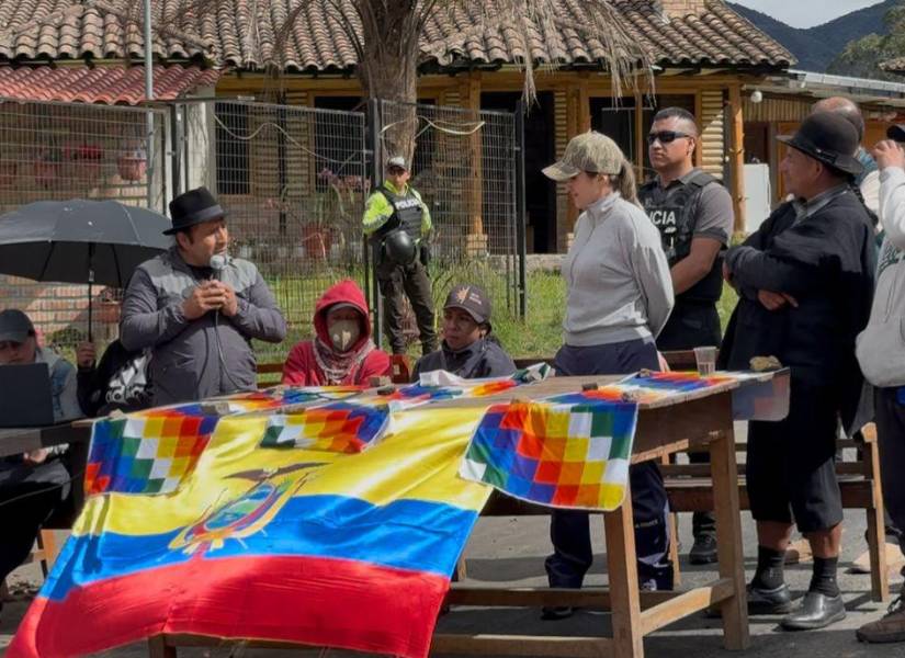 La gobernadora de Loja se reunió el viernes 17 de octubre con dirigentes comunitarios.