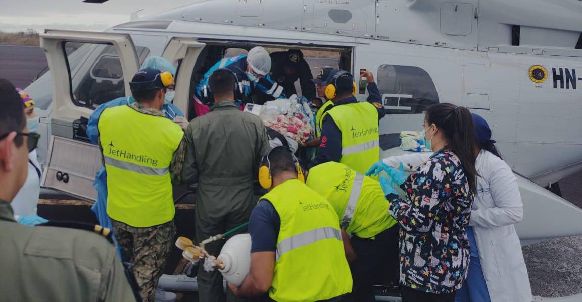 La Armada traslada a tres menores heridos en accidente de tránsito hacia Guayaquil