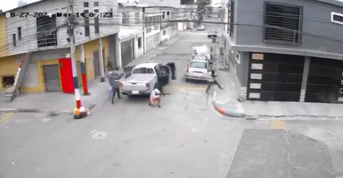 Cinco hombres armados con fusiles dispararon indiscriminadamente en el sur de Guayaquil