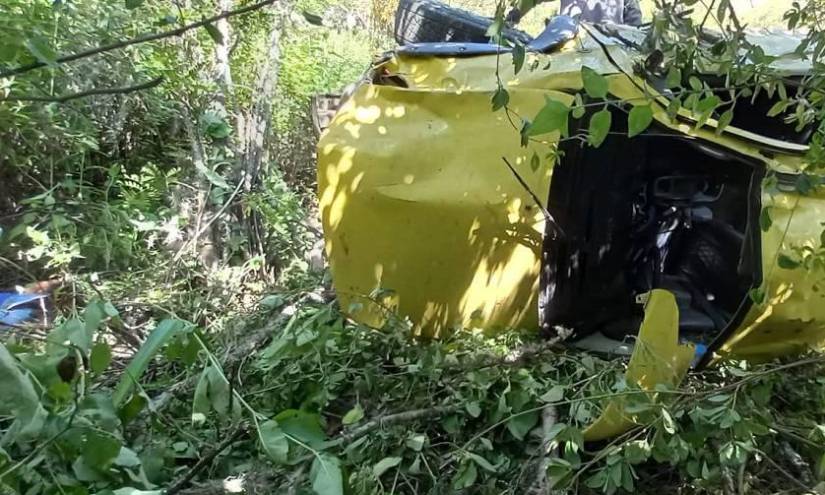 Imbabura: camioneta cae a un abismo de 120 metros dejando dos muertos y ocho heridos