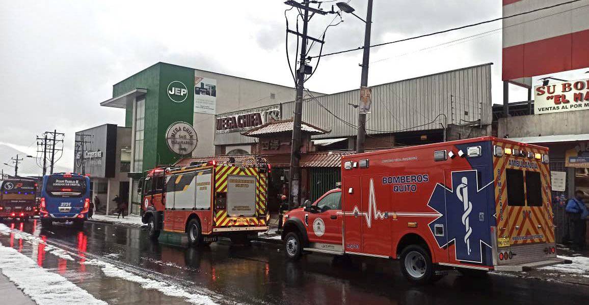 Intensa lluvia acompañada de granizo causó varios daños en Quito