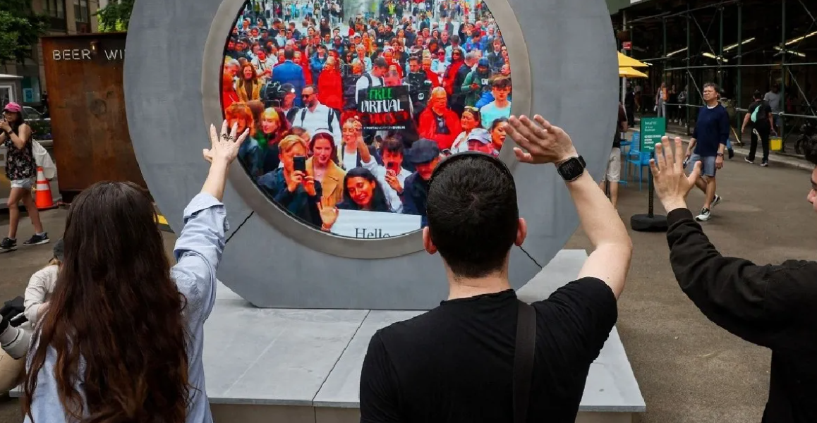 Modelo de OnlyFans causó el cierre de portal que conectaba Nueva York y Dublín