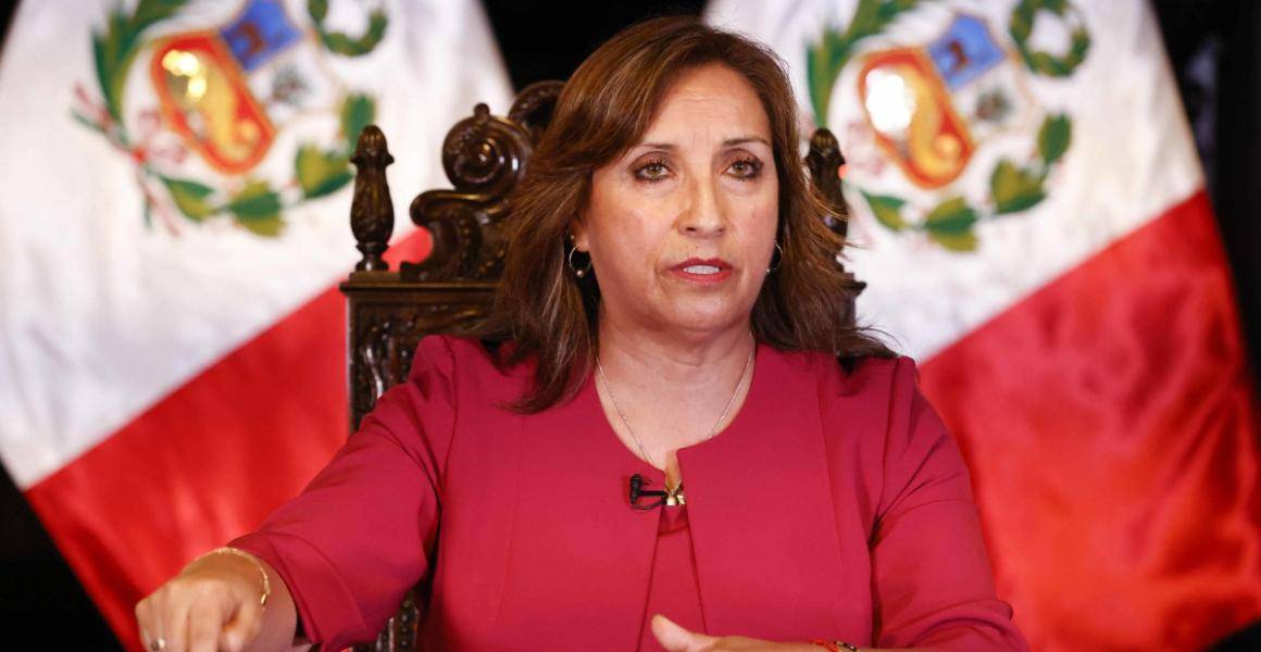 Perú: el gobierno evalúa destituir al jefe de la Policía tras la agresión que sufrió la presidenta Dina Boluarte