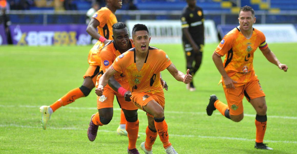 Libertad vence a Aucas y mete presión a Emelec en la acumulada