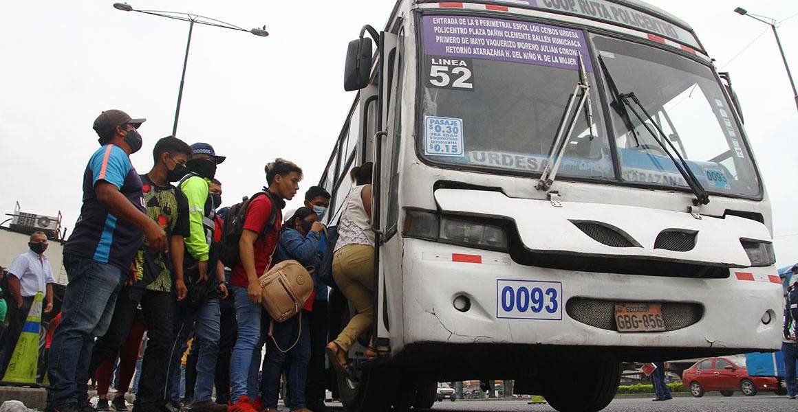 El tormento del transporte público: usuarios pierden hasta cuatro horas en el tráfico al día