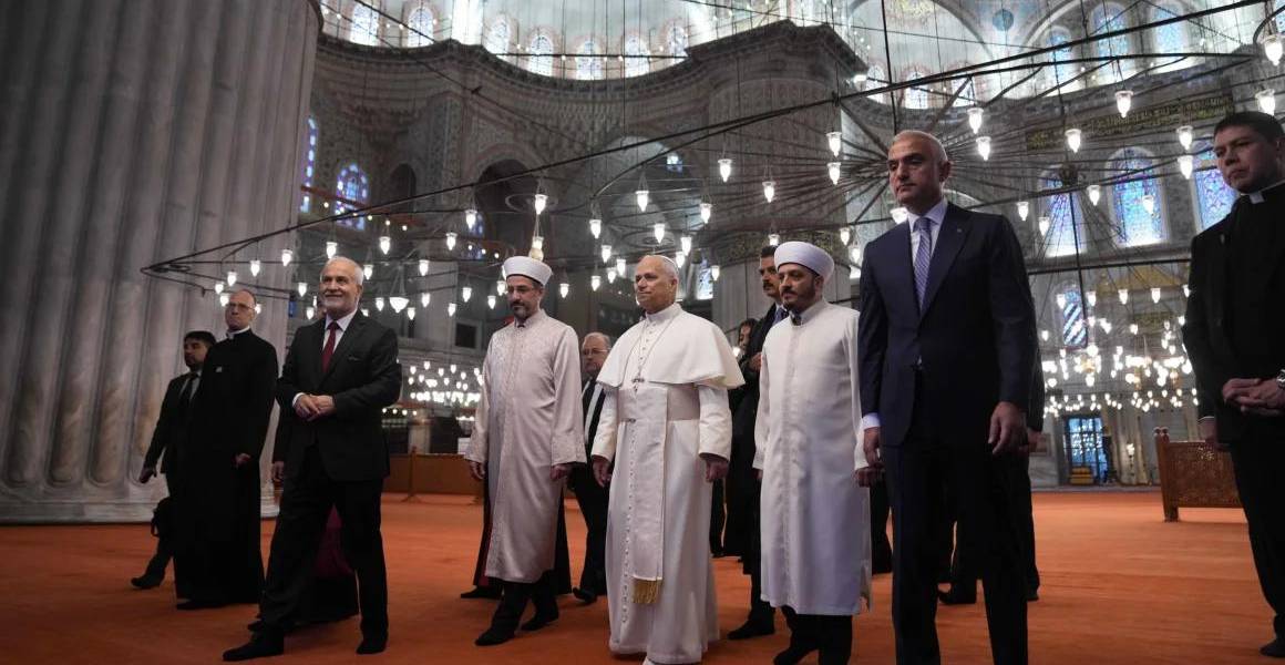 León XIV visita la Mezquita Azul en Estambul como señal de respeto en medio de su agenda ecuménica
