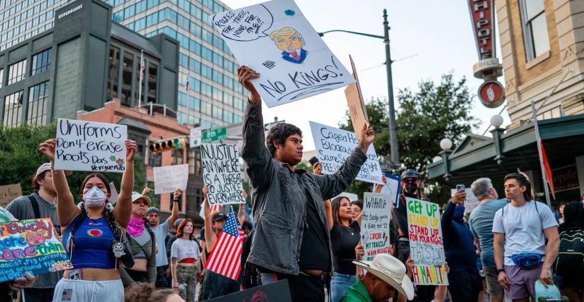 Miles marchan bajo el lema No Kings en contra de Trump en Estados Unidos