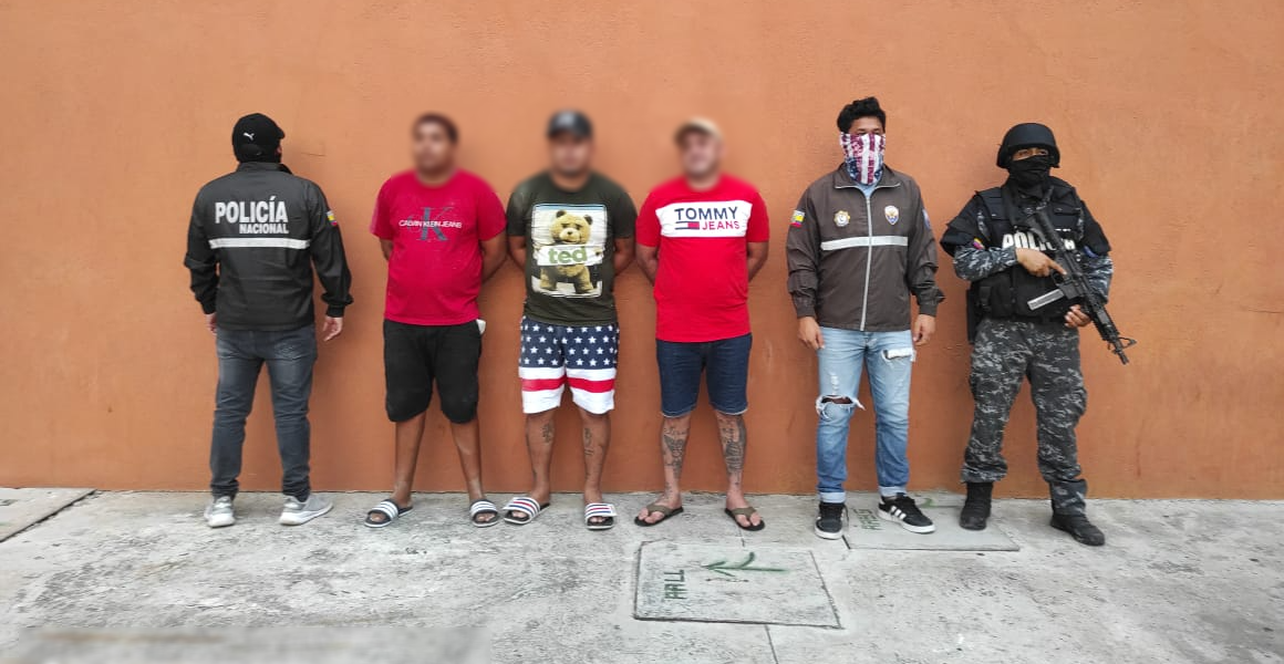 Alias El Chamo y alias Pecho Amarillo, capturados por tráfico de armas en Manta