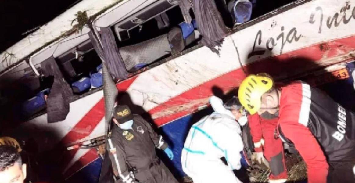 Sepultan a víctimas del fatal accidente de la Cooperativa de Transporte Loja