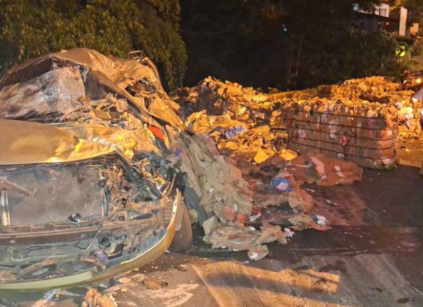 El siniestro ocurrió a la altura del kilómetro 72 de la vía Alóag- Santo Domingo.