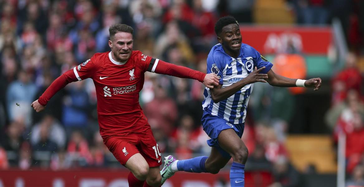 Liverpool remonta al Brighton y es único líder de la Premier League