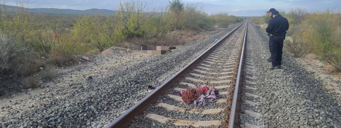 El migrante ecuatoriano quedó a un costado de las rieles del tren
